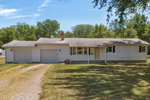 Exterior - 603 E Monroe St, Sullivan, IL 61951 photo 1 of 8
