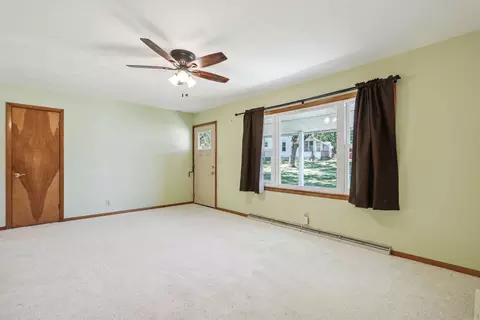 Living - 603 E Monroe St, Sullivan, IL 61951 photo 3 of 4
