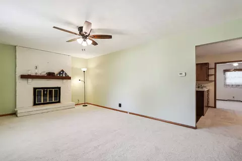 Living - 603 E Monroe St, Sullivan, IL 61951 photo 1 of 4