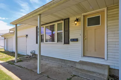 Exterior - 603 E Monroe St, Sullivan, IL 61951 photo 2 of 8