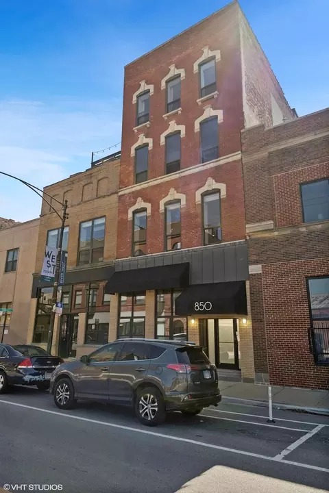 850 N Milwaukee Ave #302, Chicago, IL 60642