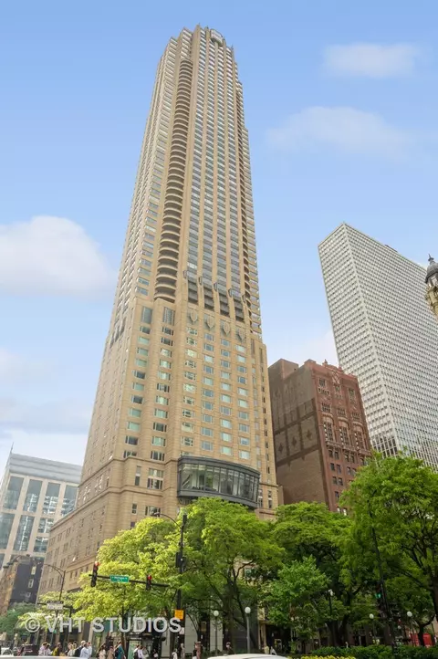 800 N Michigan Ave #3803, Chicago, IL 60611