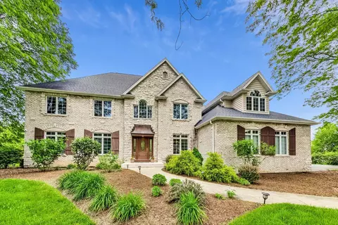 39 W746 Crosscreek Ln, Saint Charles, IL 60175