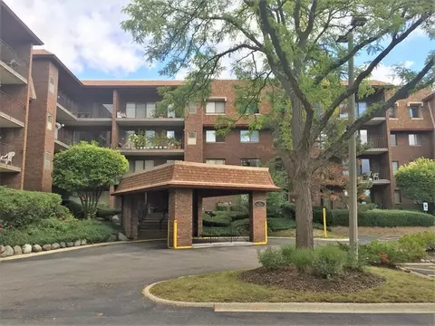 101 Old Oak Dr #210, Buffalo Grove, IL 60089