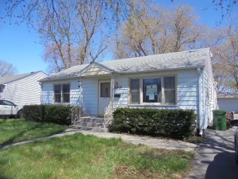 10019 S Tripp Ave, Oak Lawn, IL 60453