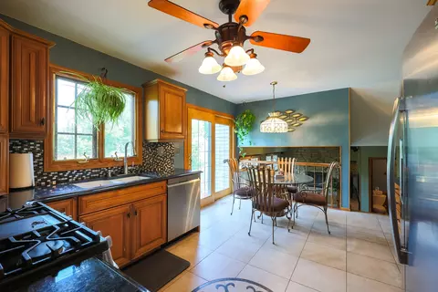 1004 Concord Dr, Bartlett, IL 60103 photo 11
