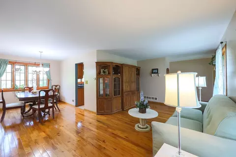 1004 Concord Dr, Bartlett, IL 60103 photo 5