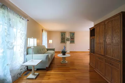 1004 Concord Dr, Bartlett, IL 60103 photo 3