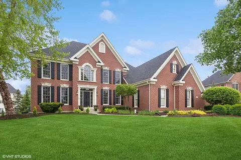 3 N923 Ralph Waldo Emerson Ln, Saint Charles, IL 60175