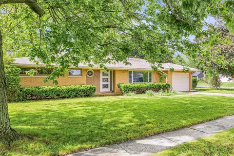 905 Broadmoor Dr, Champaign, IL 61821