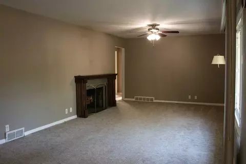 Living - 804 Bryan St, Normal, IL 61761 photo 11 of 12