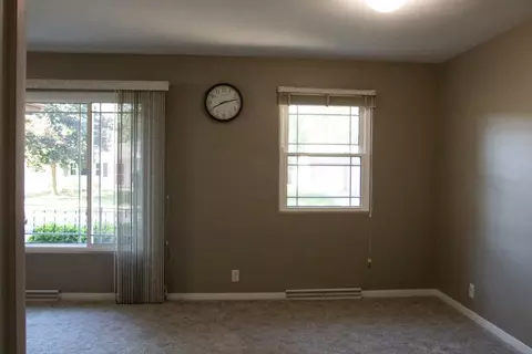 Living - 804 Bryan St, Normal, IL 61761 photo 5 of 12