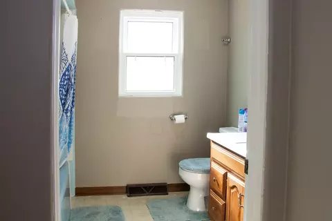 Bath - 804 Bryan St, Normal, IL 61761 photo 3 of 4