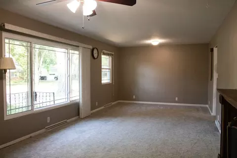 Living - 804 Bryan St, Normal, IL 61761 photo 10 of 12