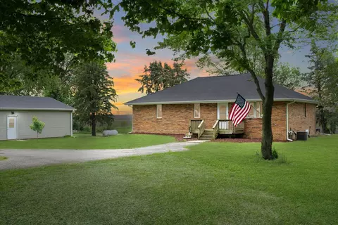 1413 E 2950 North Rd, Mansfield, IL 61854