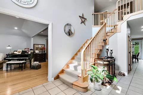 962 Bristol Dr, Deerfield, IL 60015 photo 2