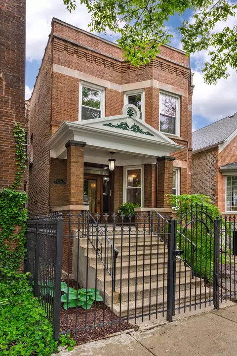 2704 N Sacramento Ave, Chicago, IL 60647