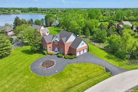 26815 N Longmeadow Cir, Mundelein, IL 60060