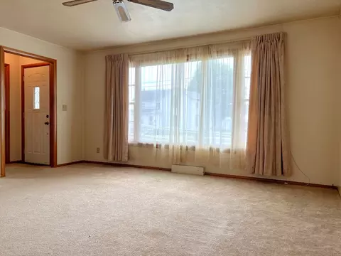 Living - 404 E Colden St, Polo, IL 61064 photo 2 of 4