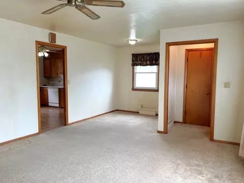 Living - 404 E Colden St, Polo, IL 61064 photo 4 of 4