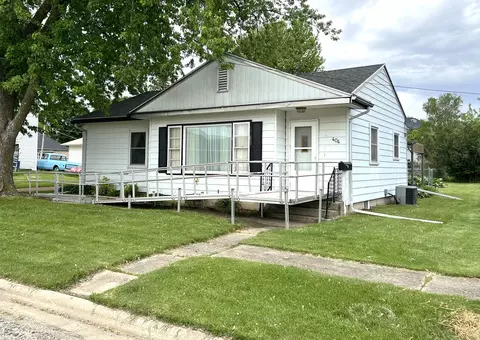 Exterior - 404 E Colden St, Polo, IL 61064 photo 1 of 4