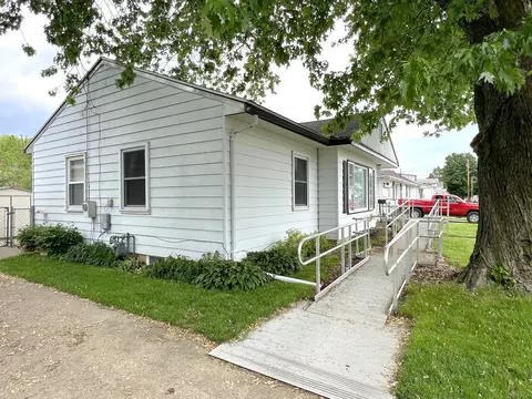 Exterior - 404 E Colden St, Polo, IL 61064 photo 2 of 4