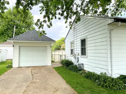 Exterior - 404 E Colden St, Polo, IL 61064 photo 4 of 4