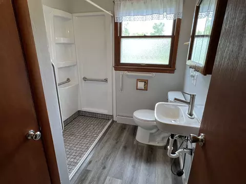 Bath - 404 E Colden St, Polo, IL 61064 photo 1 of 1