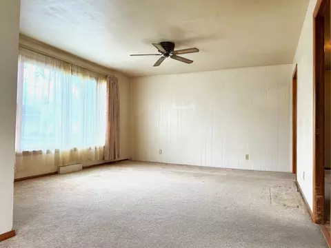 Living - 404 E Colden St, Polo, IL 61064 photo 1 of 4