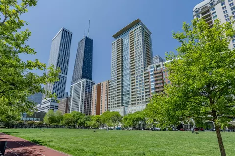 250 E Pearson St #902, Chicago, IL 60611