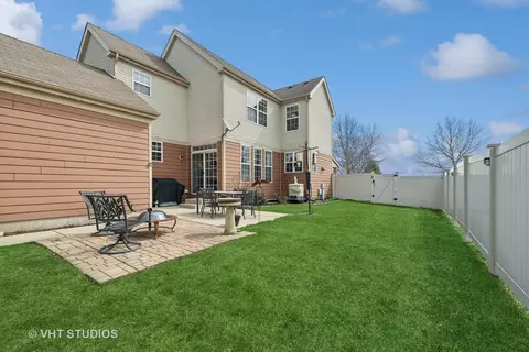 Exterior - 266 Longview Dr, Elgin, IL 60124 photo 2 of 5