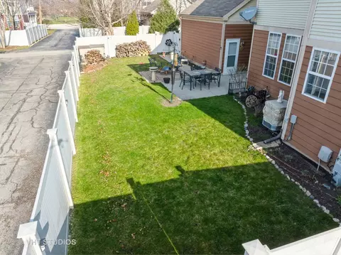 Exterior - 266 Longview Dr, Elgin, IL 60124 photo 5 of 5