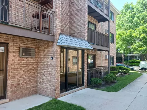 8749 W Summerdale Ave #2A, Chicago, IL 60656