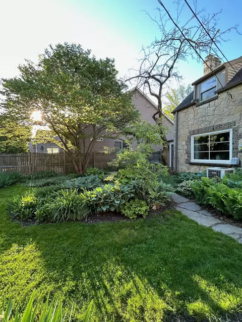 1118 W Daniel St, Champaign, IL 61821 photo 9