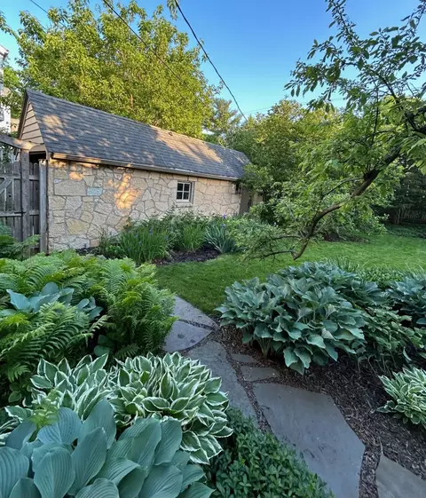 1118 W Daniel St, Champaign, IL 61821 photo 5