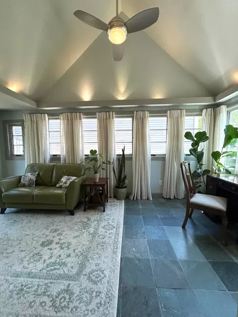 1118 W Daniel St, Champaign, IL 61821 photo 13