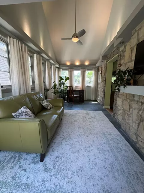 1118 W Daniel St, Champaign, IL 61821 photo 14