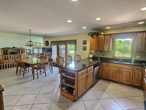 Kitchen - 5340 W Heatherbrook Trl, Monee, IL 60449 photo 2 of 2