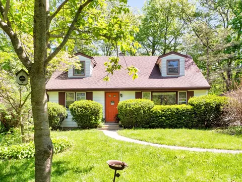 10604 W Circle Dr, Beach Park, IL 60099