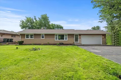 23645 W Devon Dr, Channahon, IL 60410