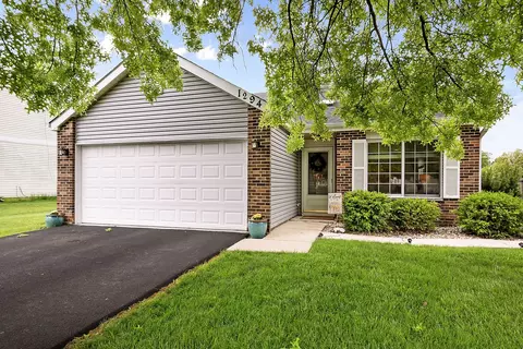 1294 Spring Valley Dr, Carol Stream, IL 60188