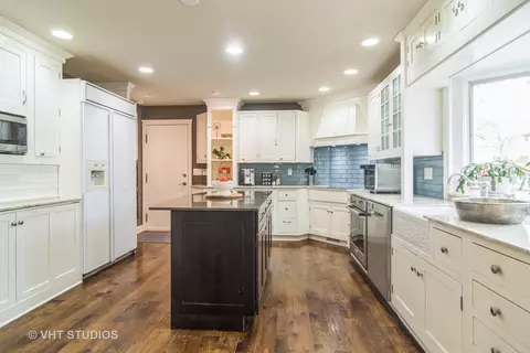 Kitchen - 4700 Dawngate Ln, Rolling Meadows, IL 60008 photo 1 of 3