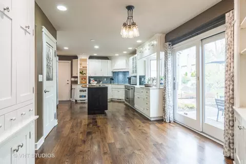 Kitchen - 4700 Dawngate Ln, Rolling Meadows, IL 60008 photo 3 of 3