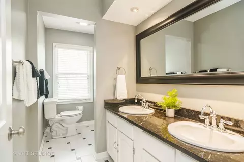 Bath - 4700 Dawngate Ln, Rolling Meadows, IL 60008 photo 2 of 2