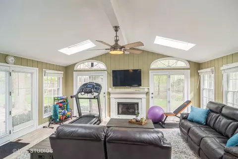 Living - 4700 Dawngate Ln, Rolling Meadows, IL 60008 photo 2 of 2