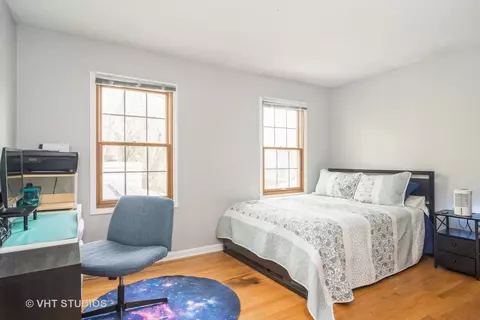 Bedroom - 4700 Dawngate Ln, Rolling Meadows, IL 60008 photo 4 of 5