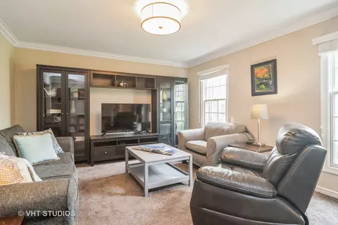 Living - 4700 Dawngate Ln, Rolling Meadows, IL 60008 photo 1 of 2