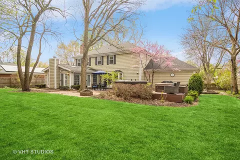Exterior - 4700 Dawngate Ln, Rolling Meadows, IL 60008 photo 4 of 5