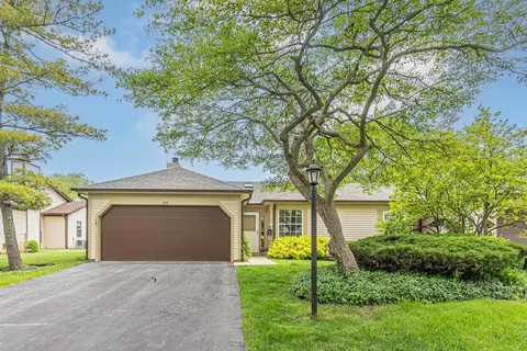 296 Whitewood Dr, Streamwood, IL 60107