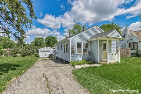 7302 N Oak St, Wonder Lake, IL 60097